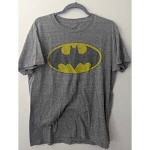 Batman Men’s Large Gray Graphic T-Shirt Classic Logo DC Comics Tee